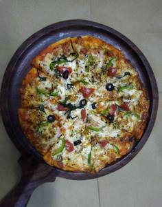 Chicken olive pizza