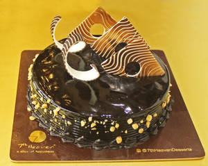 Chocolate Ganache Cake (Eggless)