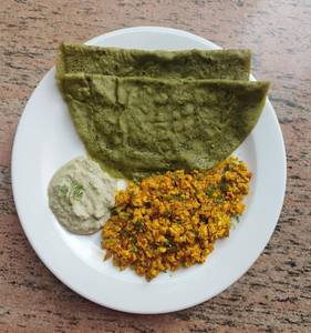 Egg Bhurji With Spinach & Basil Multigrain Dosa