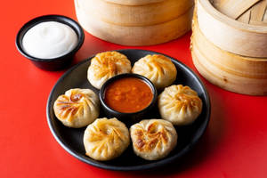 Veg Pan Fried Momos (6 Pcs)
