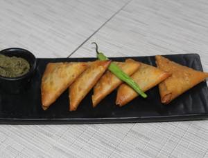 Masala Bhuna Pyaaz Samosa ( 5 Pcs )