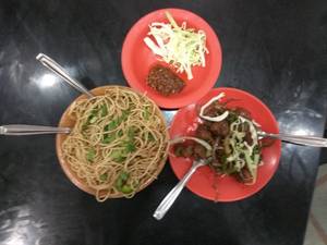 Veg Hakka Noodles +Veg Manchuriyan Combo