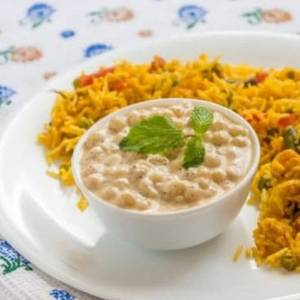 1/2 Paneer Pulav + 1/2 Masala Boondi Raita