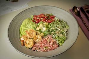 Avo Halloumi & Pomelo Salad
