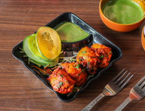 Chicken Tandoori Tikka with Cold Drink [Half]
