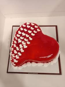 Eggless Fresh Strawberry Heart Shape Cake-csh