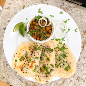 Kulcha Chole[2 Pieces]