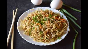 Egg Hakka noodles