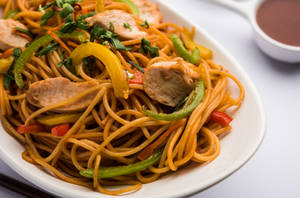 Chicken Noodles Hakka