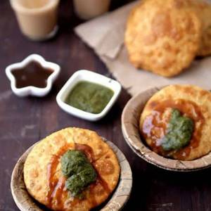 Pyaz Kachori ( 2pcs)   