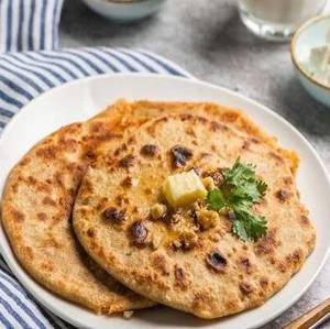 Paneer Paratha (2pcs) W/ Gulab Jamun Combo