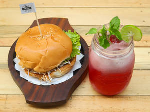 Combo  (Regular Veg Burger + Fruit Lime)