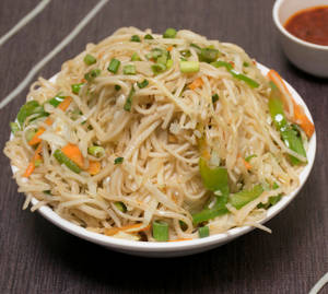 Veg Hakka Noodles
