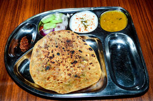 Onion Paratha (2 Pcs)