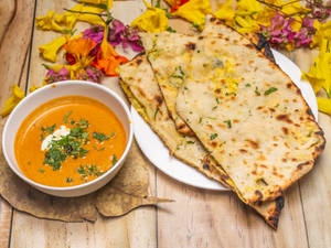 Cheese Naan With Gravy  