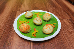Paniyaram (Karam) (5Pcs) (served with Coconut milk and Kadala curry)