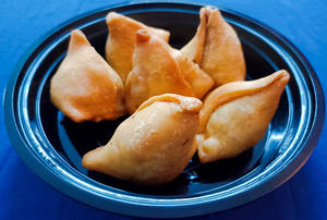 Chicken Mini Samosa With Asian Spices (6 Pieces)