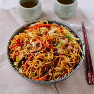 Schezwan Chicken Noodles     