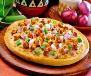 Spicy Paneer Pizza