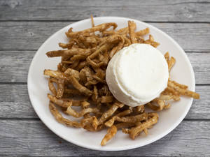 Honey Dry Noodles with Ice Cream
