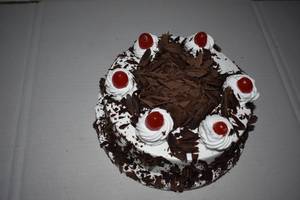 Black Forest Eggless Cake (1 Pound)
