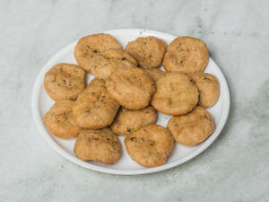 Methi Wali Mathi (Namkeen) (Per 250 gms)