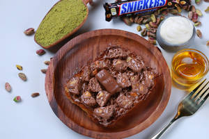 Crunchy Snickers Kunafa