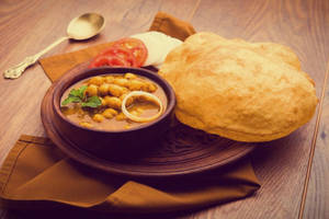 Chole Bhature [2 Bhature With Chole]