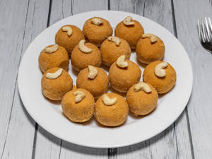 Besan Laddu