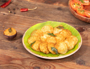 Curry Leaf Fried Podi Idli -14 Pcs With Peanut Chutney