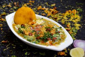 Aloo Tikki Chaat (cutlet Ragada)