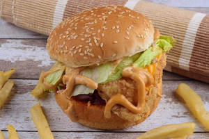 Aloo Tikki Macaroni Burger