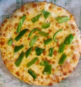 Cheese and capsicum pizza