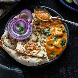Paneer Lababdar Half with 5 Tawa Butter Roti