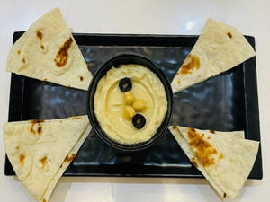 HUMMUS WITH PITA BREAD