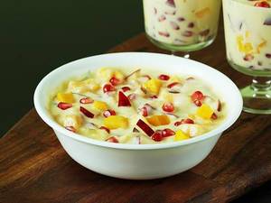 Custard Fruit Salad With vanilla Ice Cream