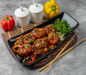Fried Chicken Dimsums In Choice Of Sauce (6 Pcs) 