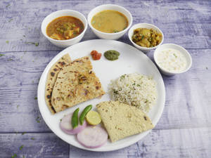 Balaji Special Pyaz Paratha Thali