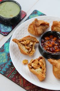 Kaju Samosa (250 Gms)