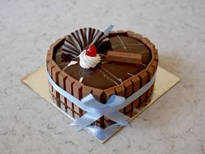 Heart Shape Full Chocolate Kitkat Cake
