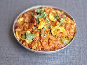 Kaju Gathiya [300 ml container]