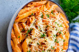 Chicken Cheesy Penne Mix Sauce Pasta With Garlic Breads(2 Pieces)