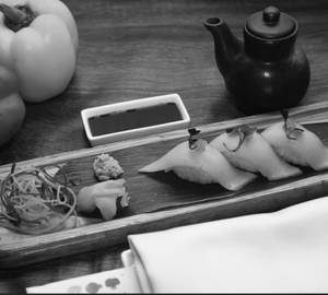 Hamachi Nigiri (Yellowtail) (4 Pcs)