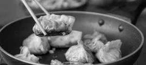 Veg Cheese Butter Garlic Pan Fried Momos [8 Pcs]