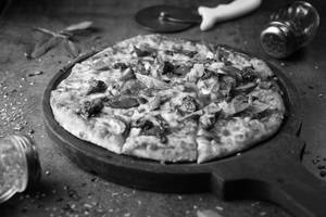 Mushrooms,tomato,basil&mozzarella