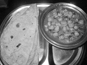 Chatpate Chole Thali
