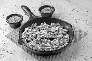 Jain Smokin' Hot Sriracha Fries