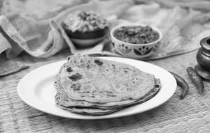 Tawa Paratha With Sabji (maida) 2pc