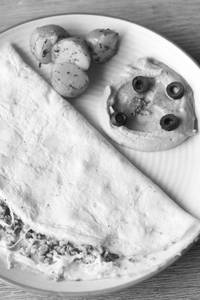 Mezze Lebanese Omelette (2 Eggs)
