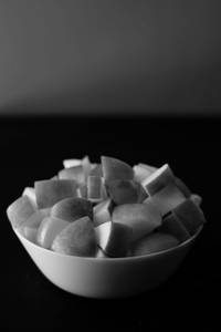 Red Apple  Fruit Bowl (300 Gms -320 Gms )